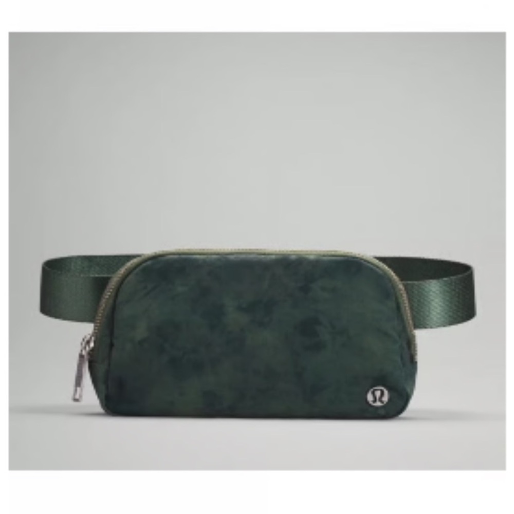 lululemon athletica Green Everywhere Belt Bag